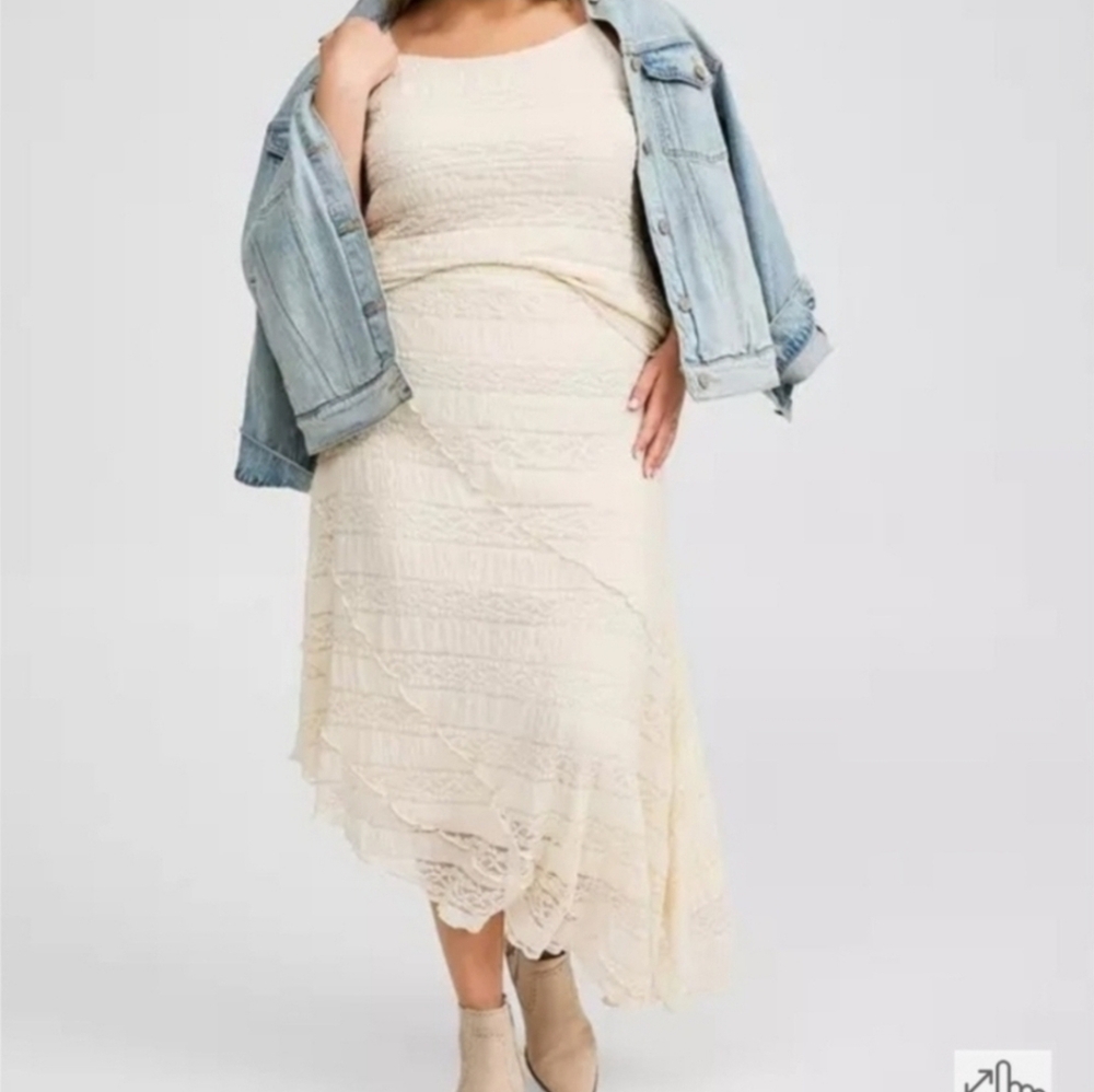 NWT Torrid Ivory Lace Skirt Size 1